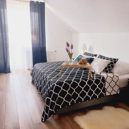 95 M2 - 300 Metrow Od Morza, 50 Metrow Od Jeziora Jamno アパート