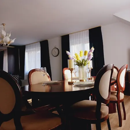 95 M2 - 300 Metrow Od Morza, 50 Metrow Od Jeziora Jamno アパート ミエルノ