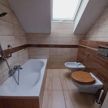 95 M2 - 300 Metrow Od Morza, 50 Metrow Od Jeziora Jamno